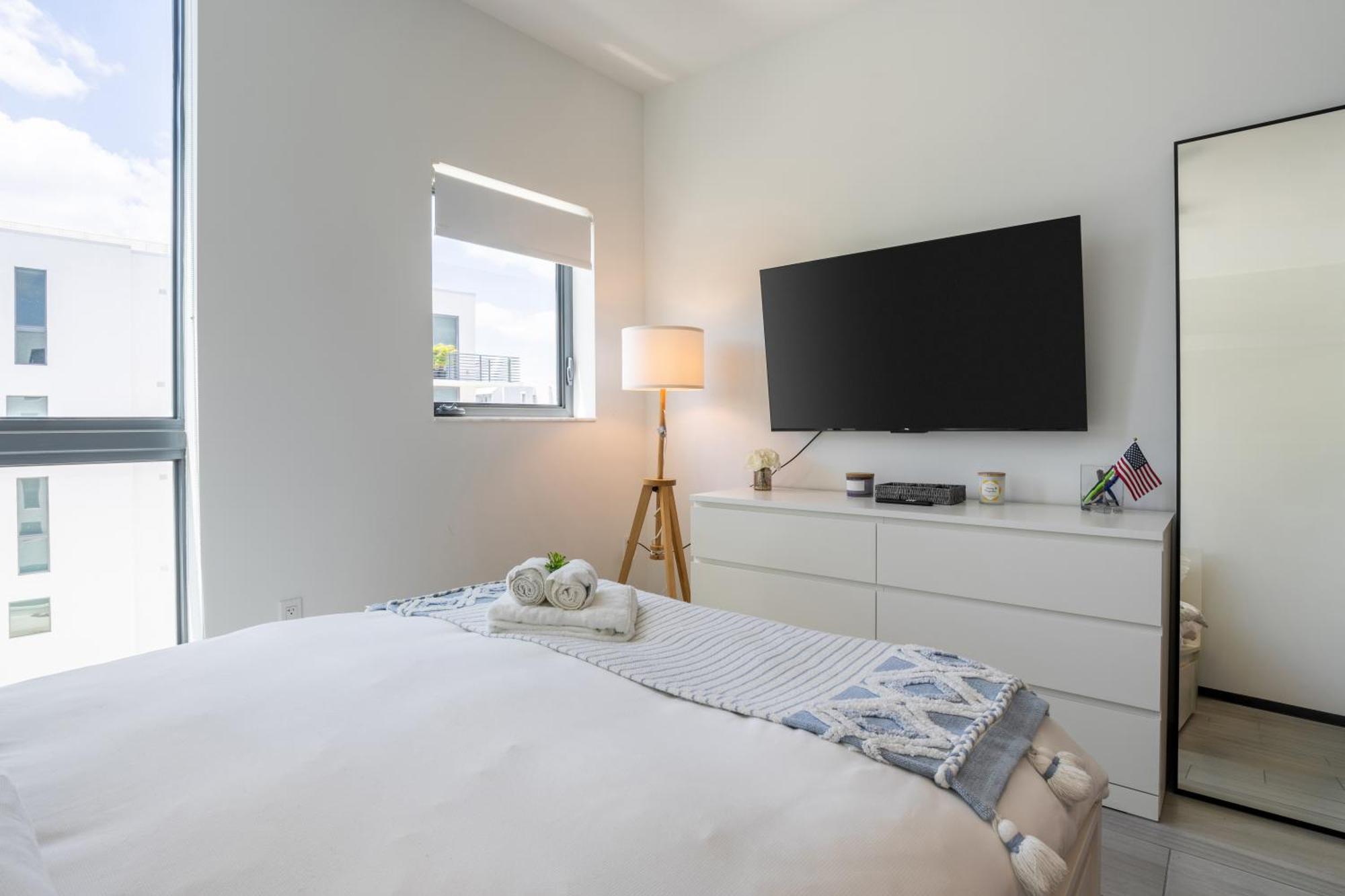 Modern Miami Suite - Pool Access In Prime Area Apartment *
