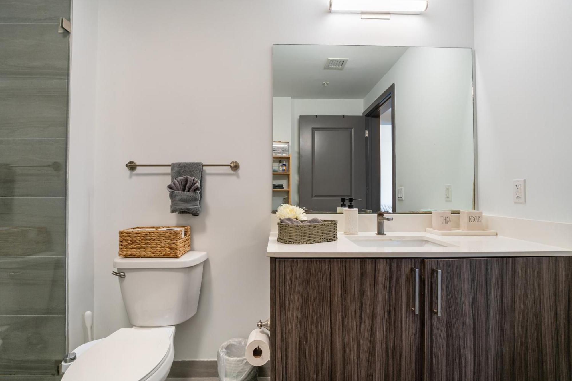 Modern Miami Suite - Pool Access In Prime Area Miami