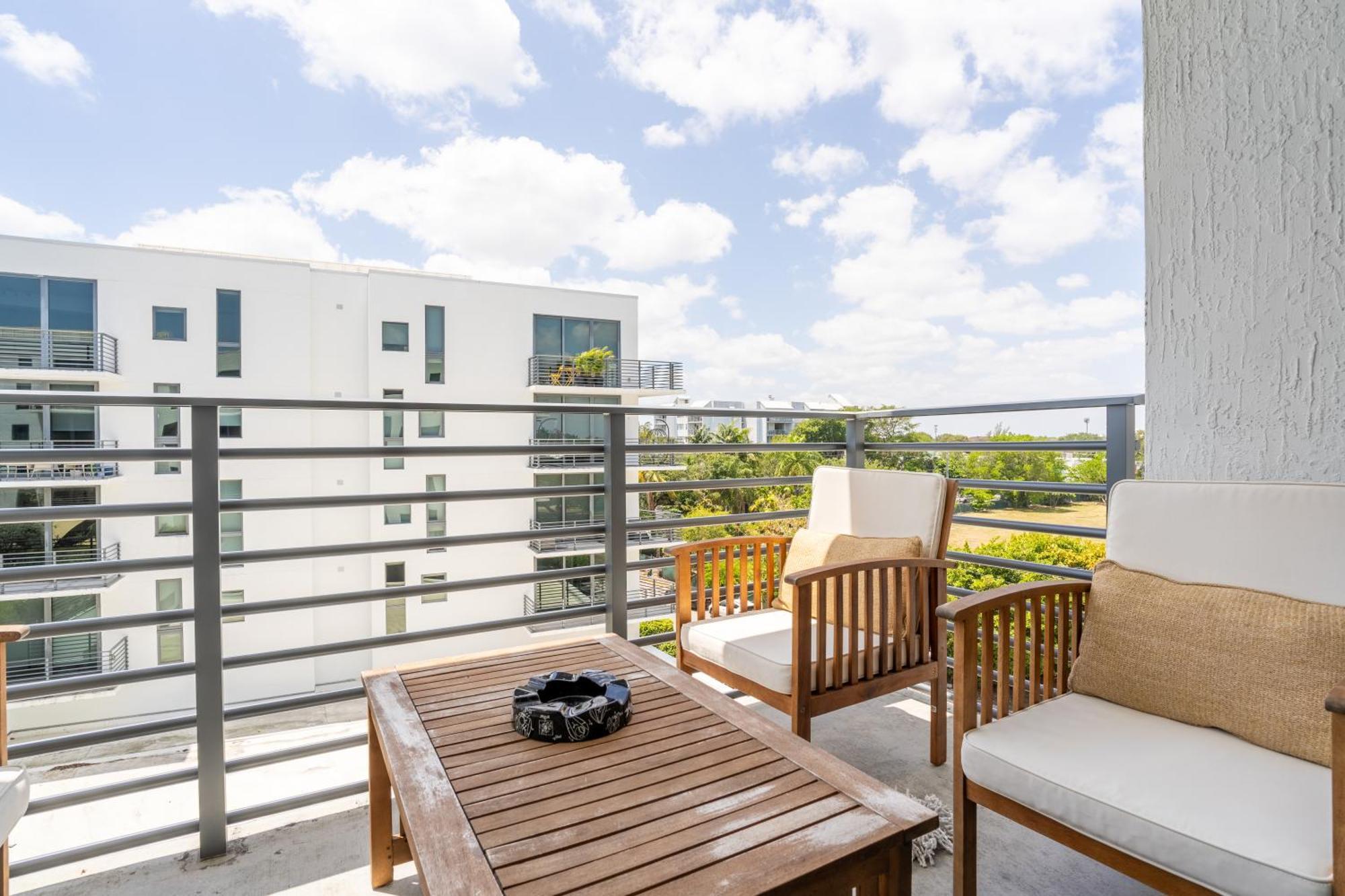 Modern Miami Suite - Pool Access In Prime Area Apartment *
