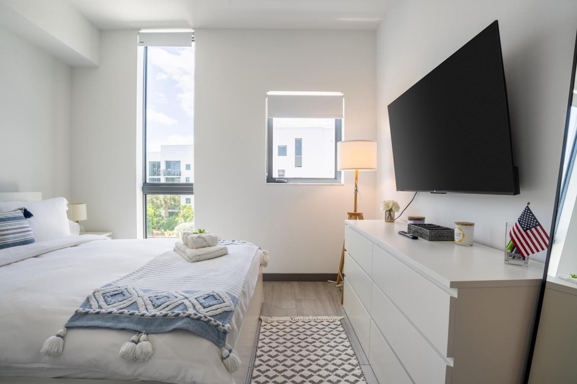 Modern Miami Suite - Pool Access In Prime Area *